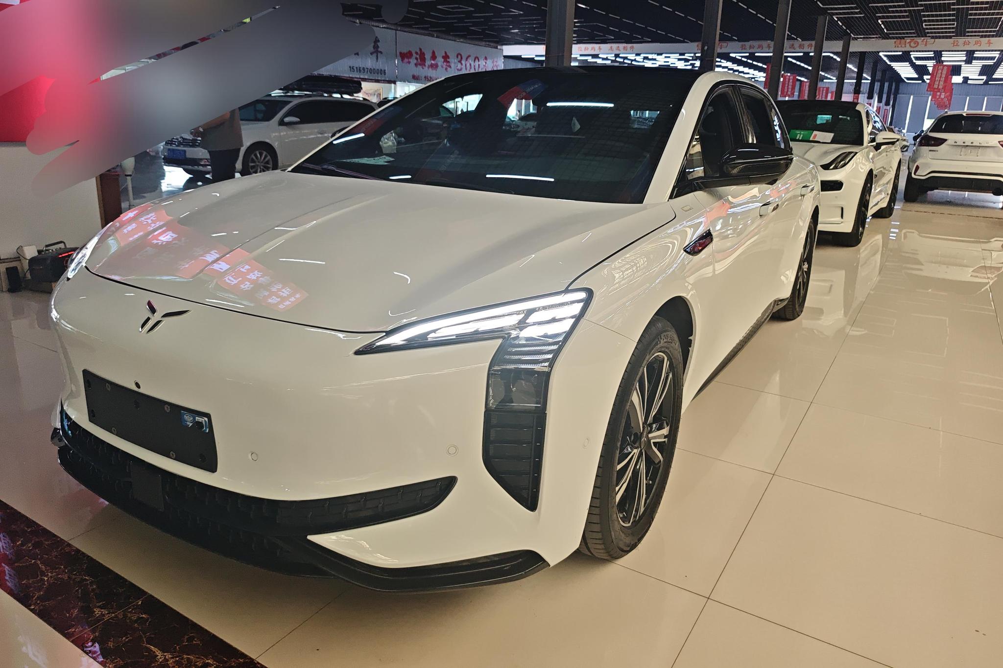 Hongqi EH7