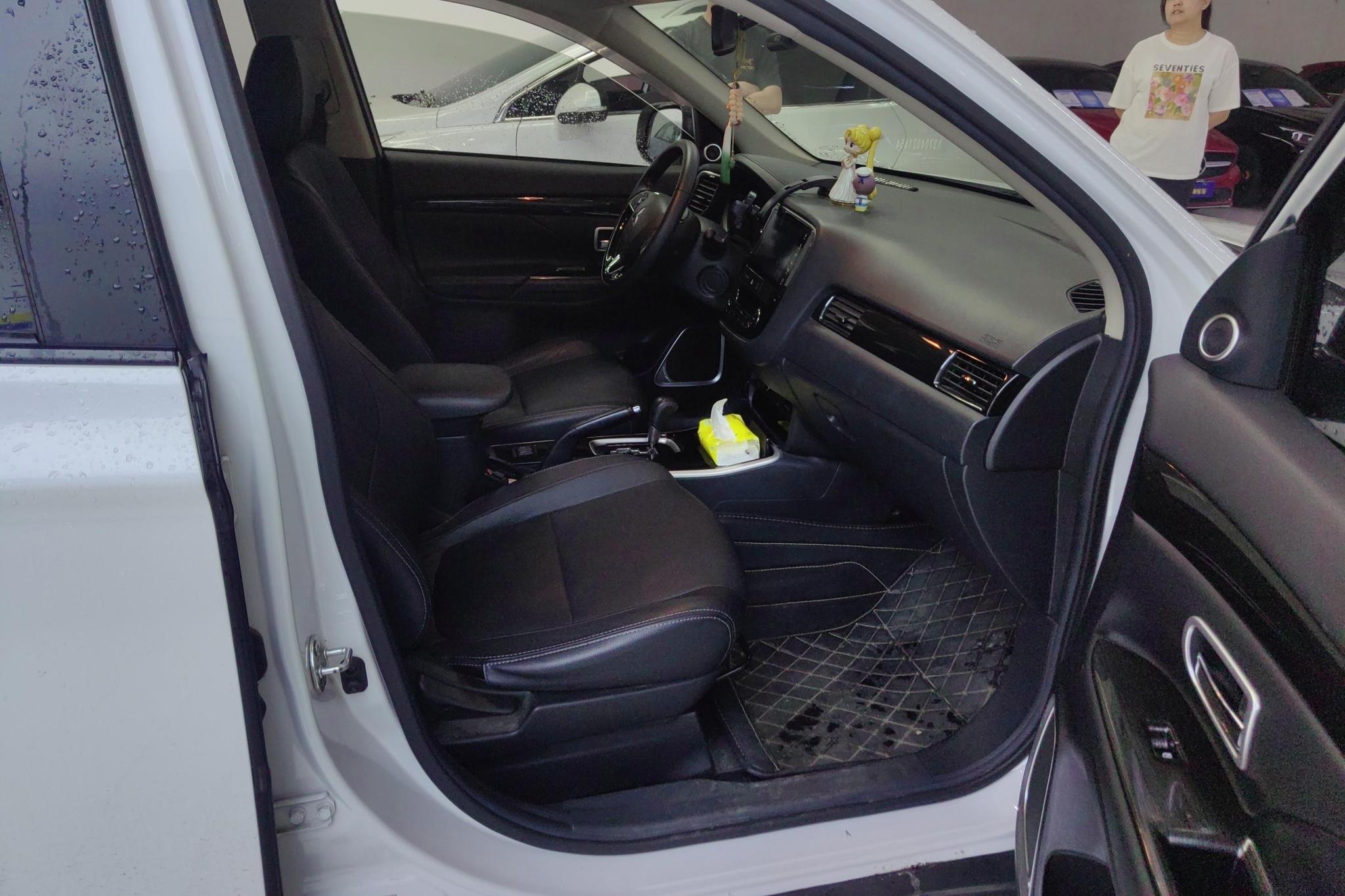 Mitsubishi Outlander 2018 2.0L 5 мест