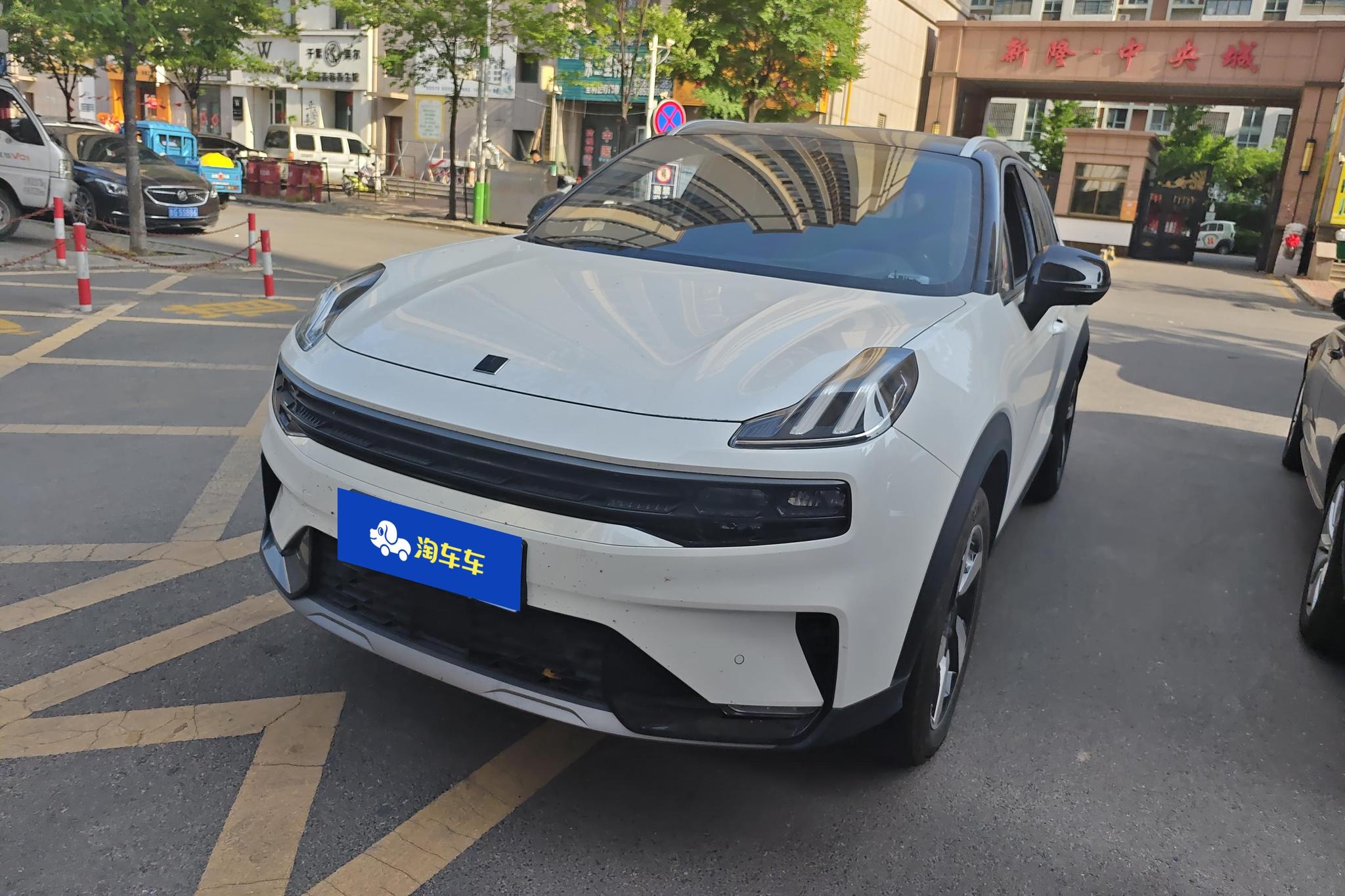 Lynk & Co 06