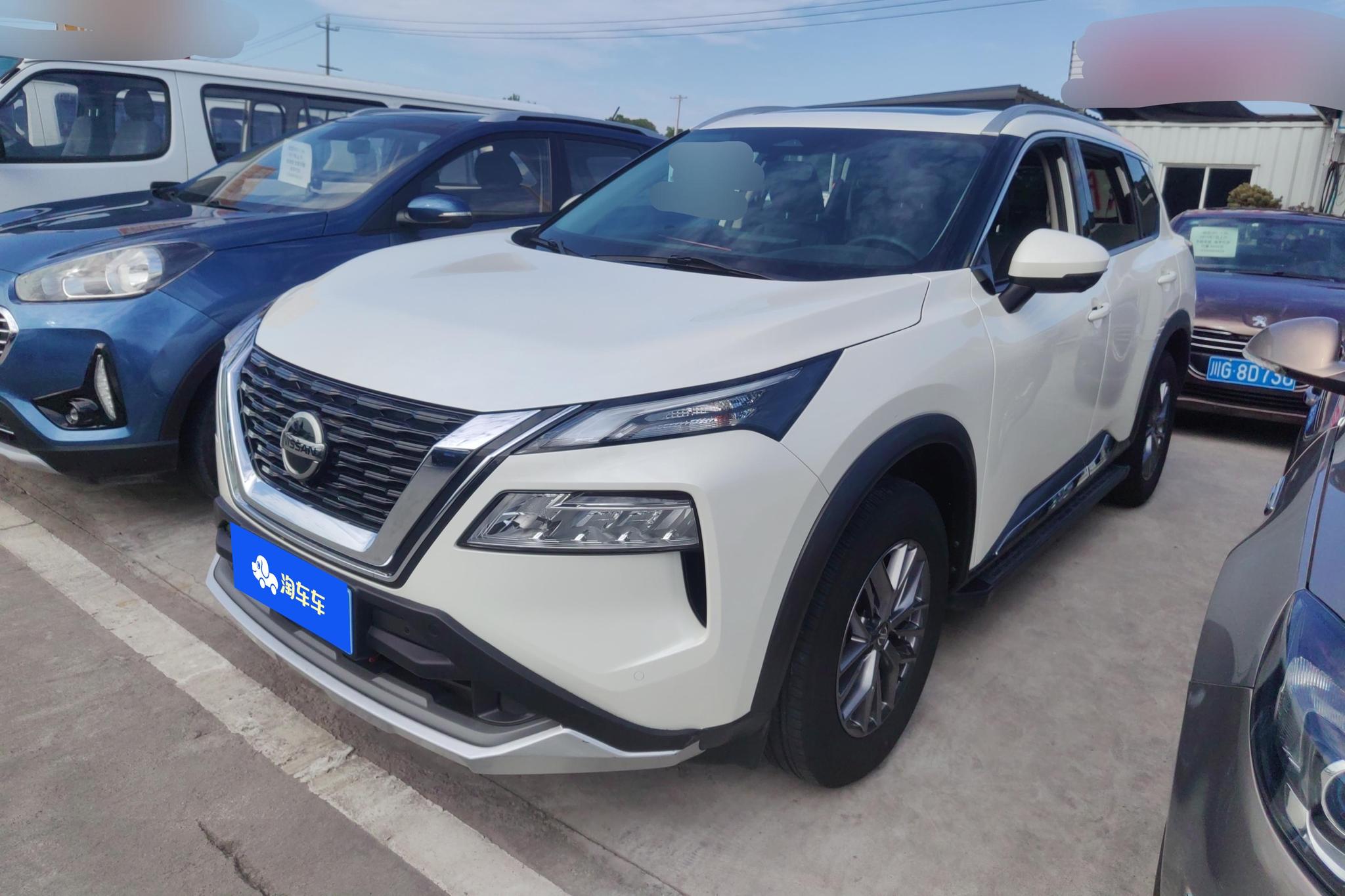 Nissan Qijun 2021 Белый из Китая