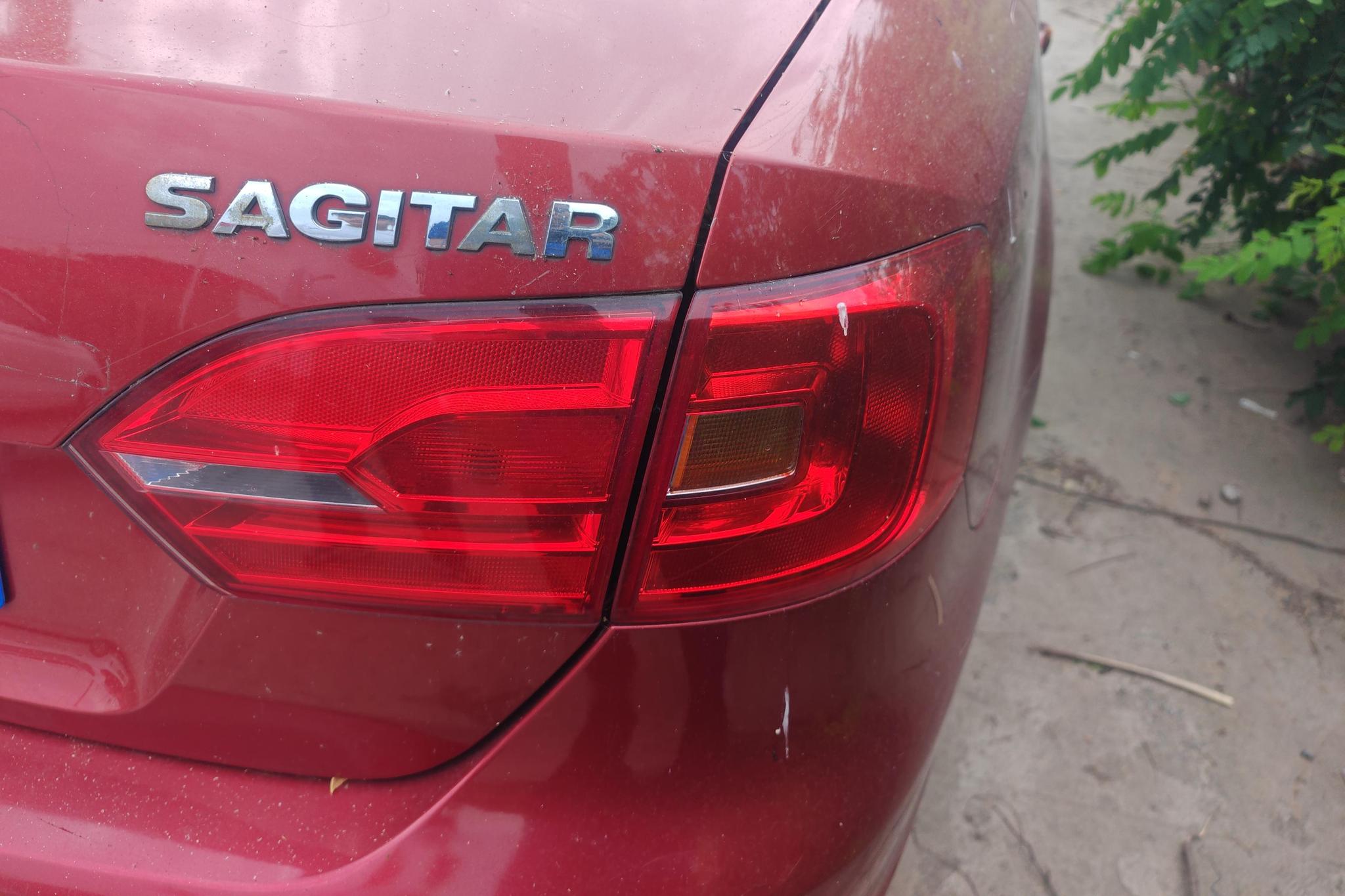 Volkswagen Sagitar 2014 1.6L AT Comfort
