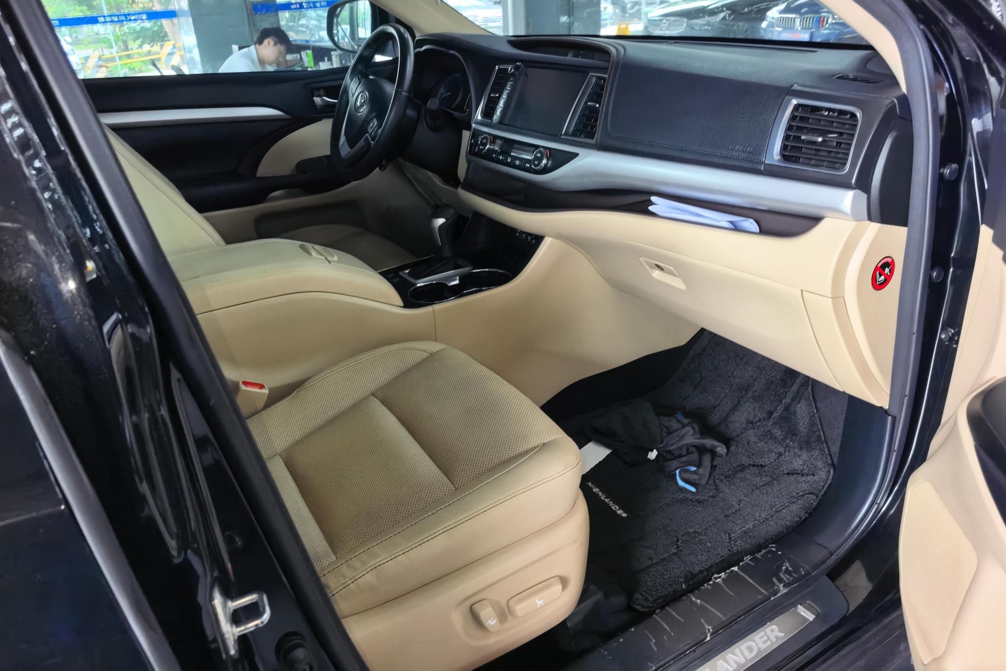 Toyota Highlander 2018 2.0T Luxury 7 мест VI