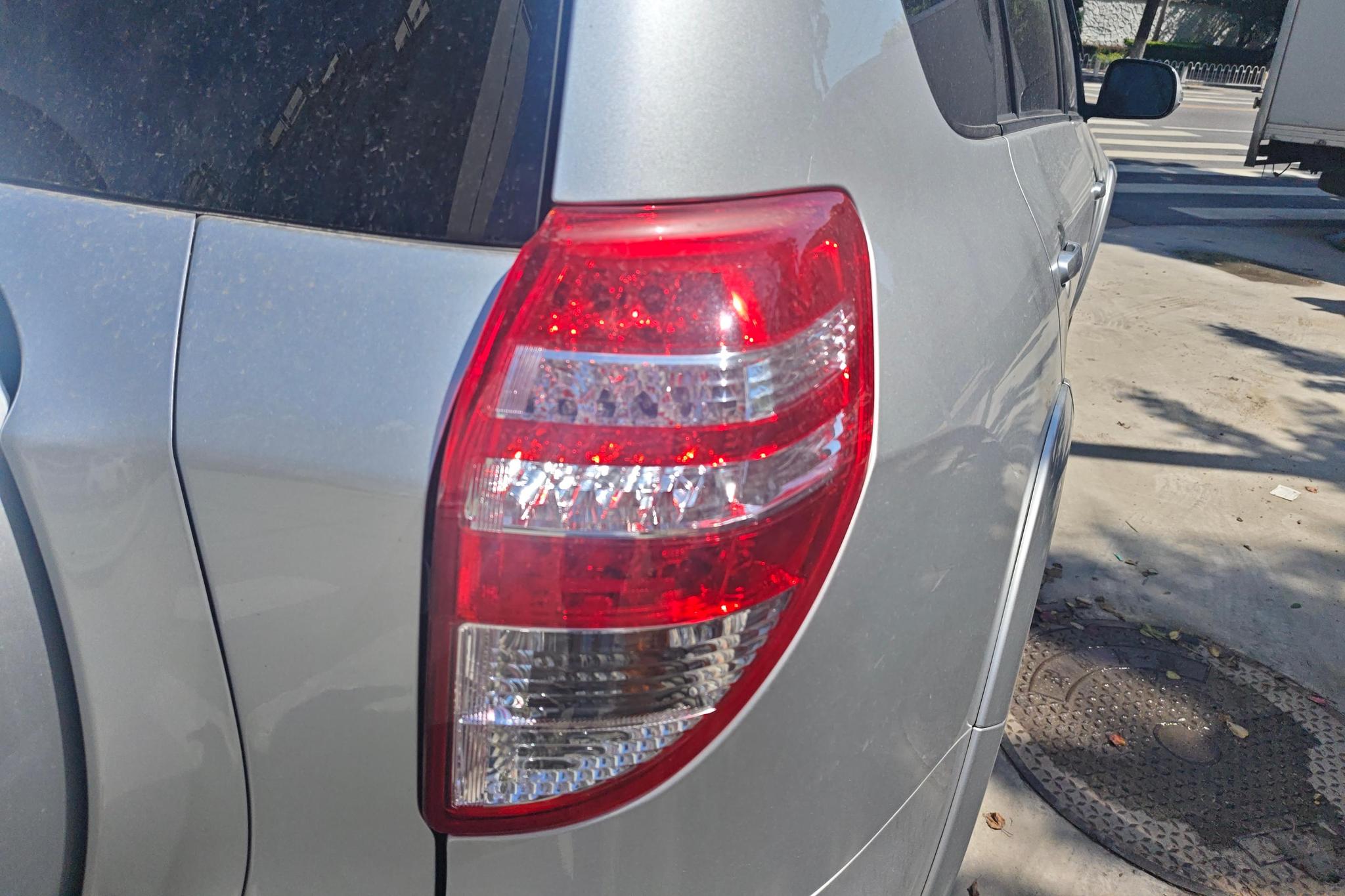 Toyota RAV4 2011 2.4L AT Luxury