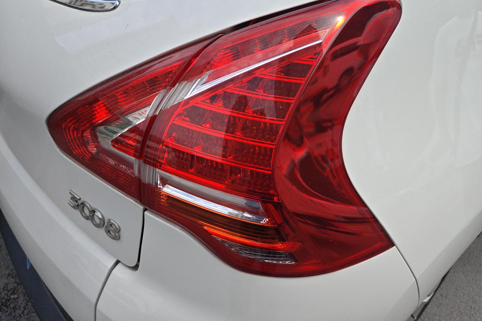 Peugeot 3008 2015 2.0L AT