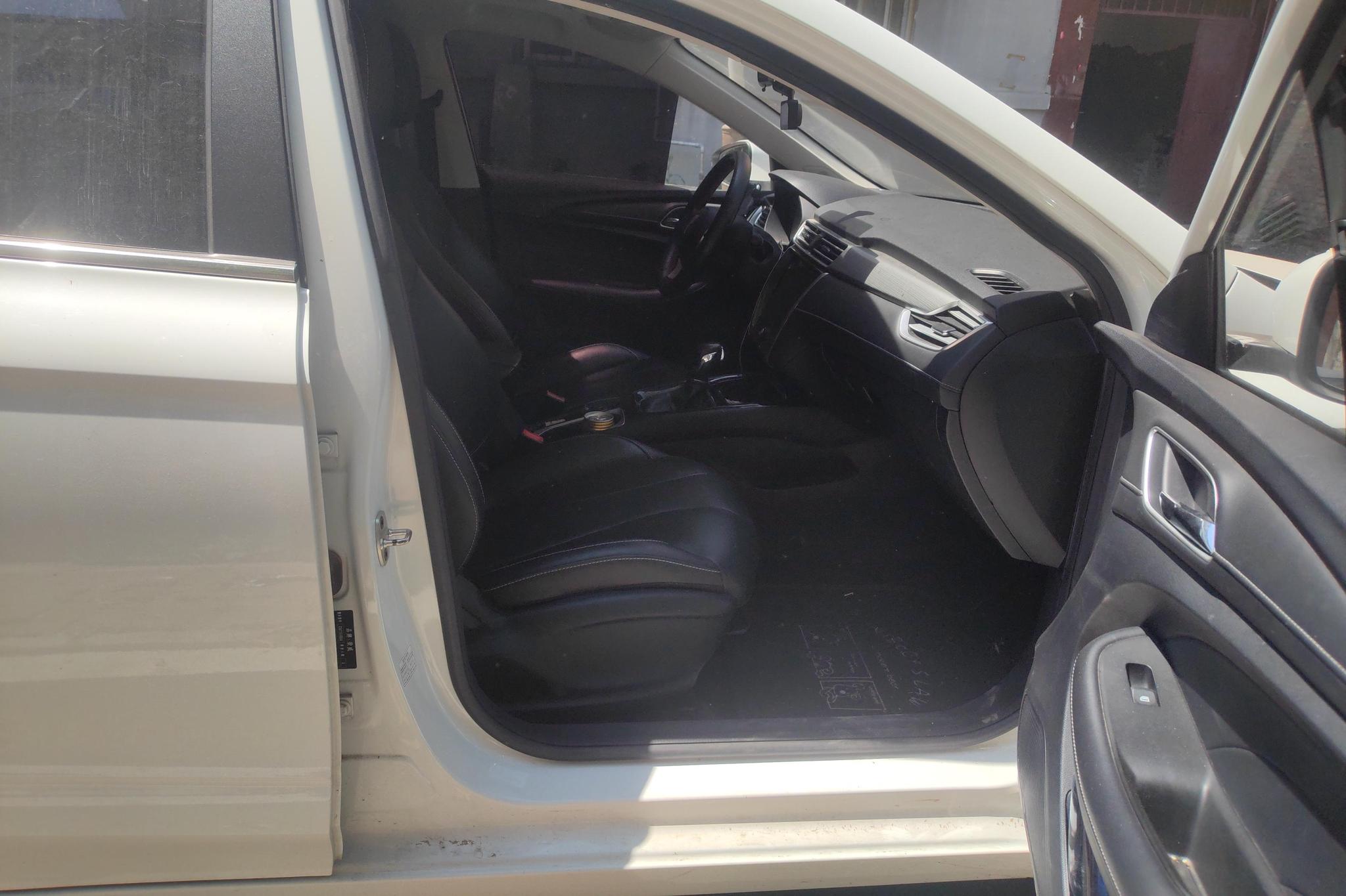 Roewe i5 2020 1.5L AT 4G Flagship