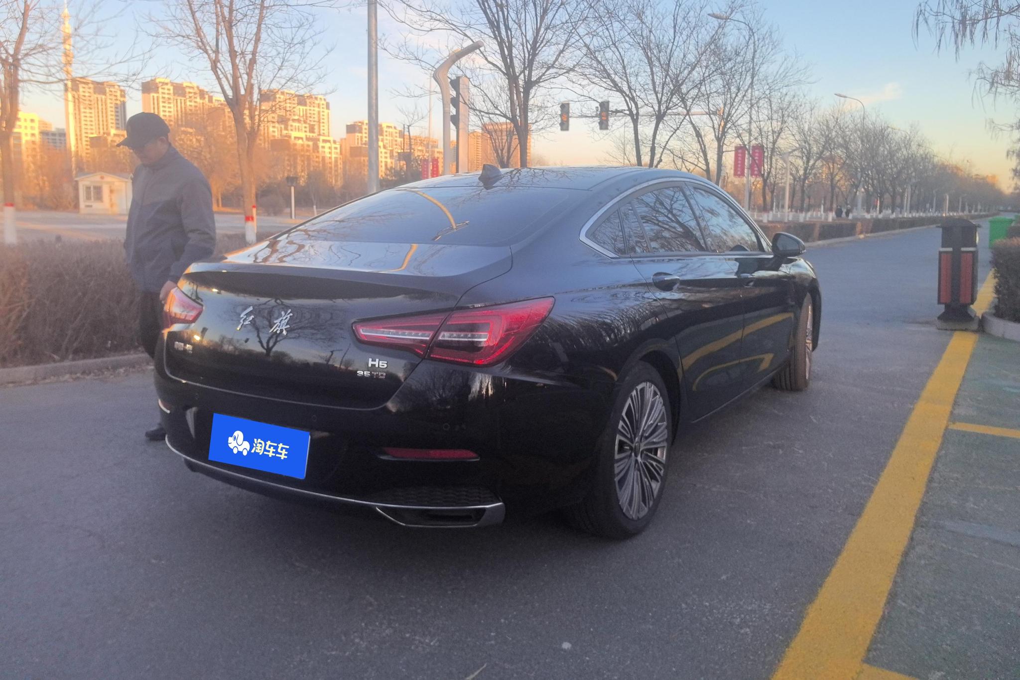 Hongqi H5 2022 1.8T AT