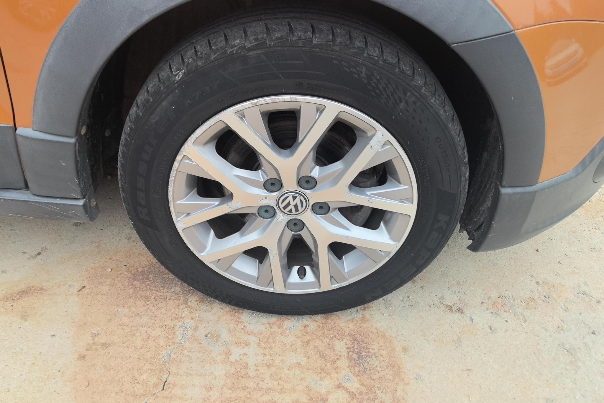 Volkswagen Polo 2016 1.6L Cross Polo AT