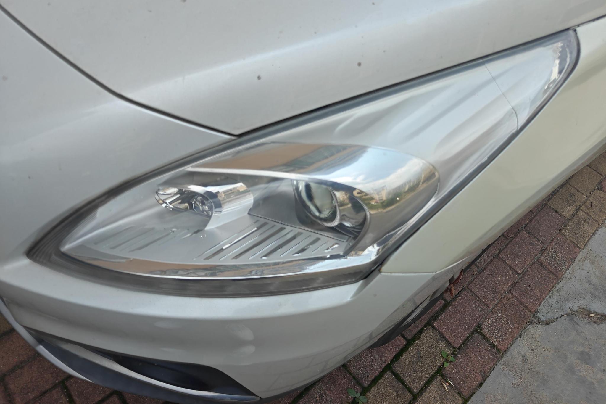 Peugeot 3008 2013 2.0L MT