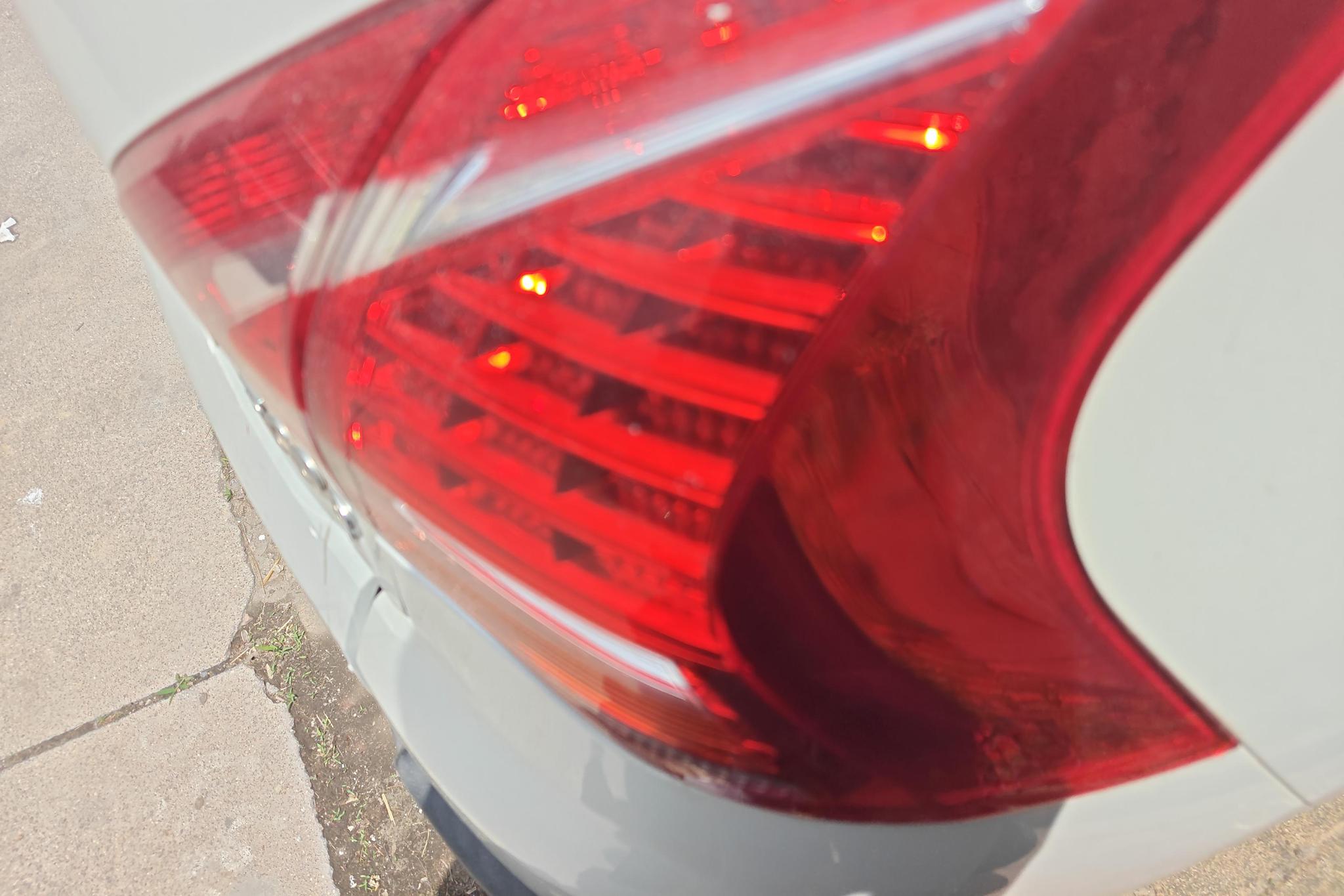 Peugeot 3008 2013 2.0L MT