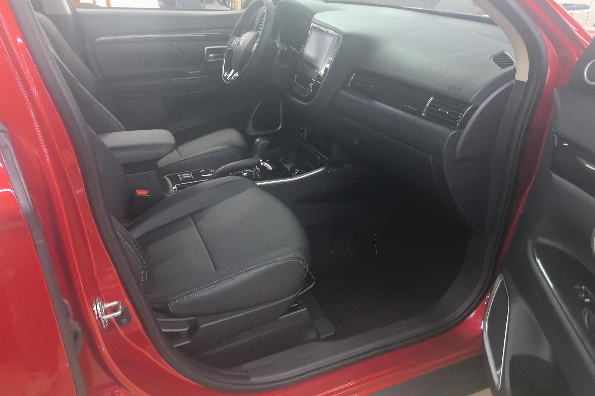 Mitsubishi Outlander 2018 2.0L 5 мест