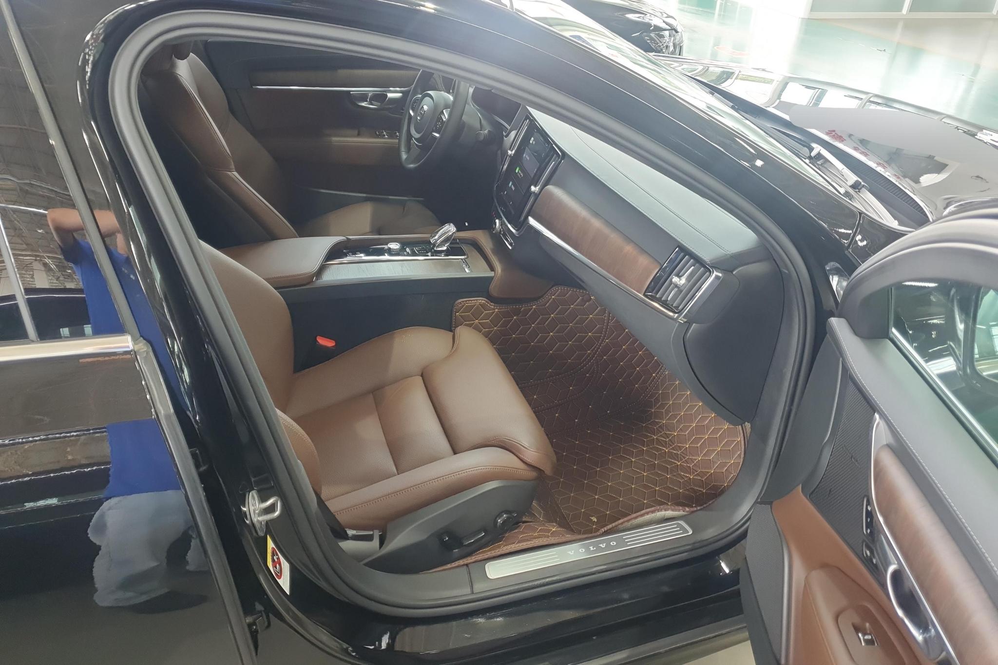 Volvo S90 2025 B5 Luxury