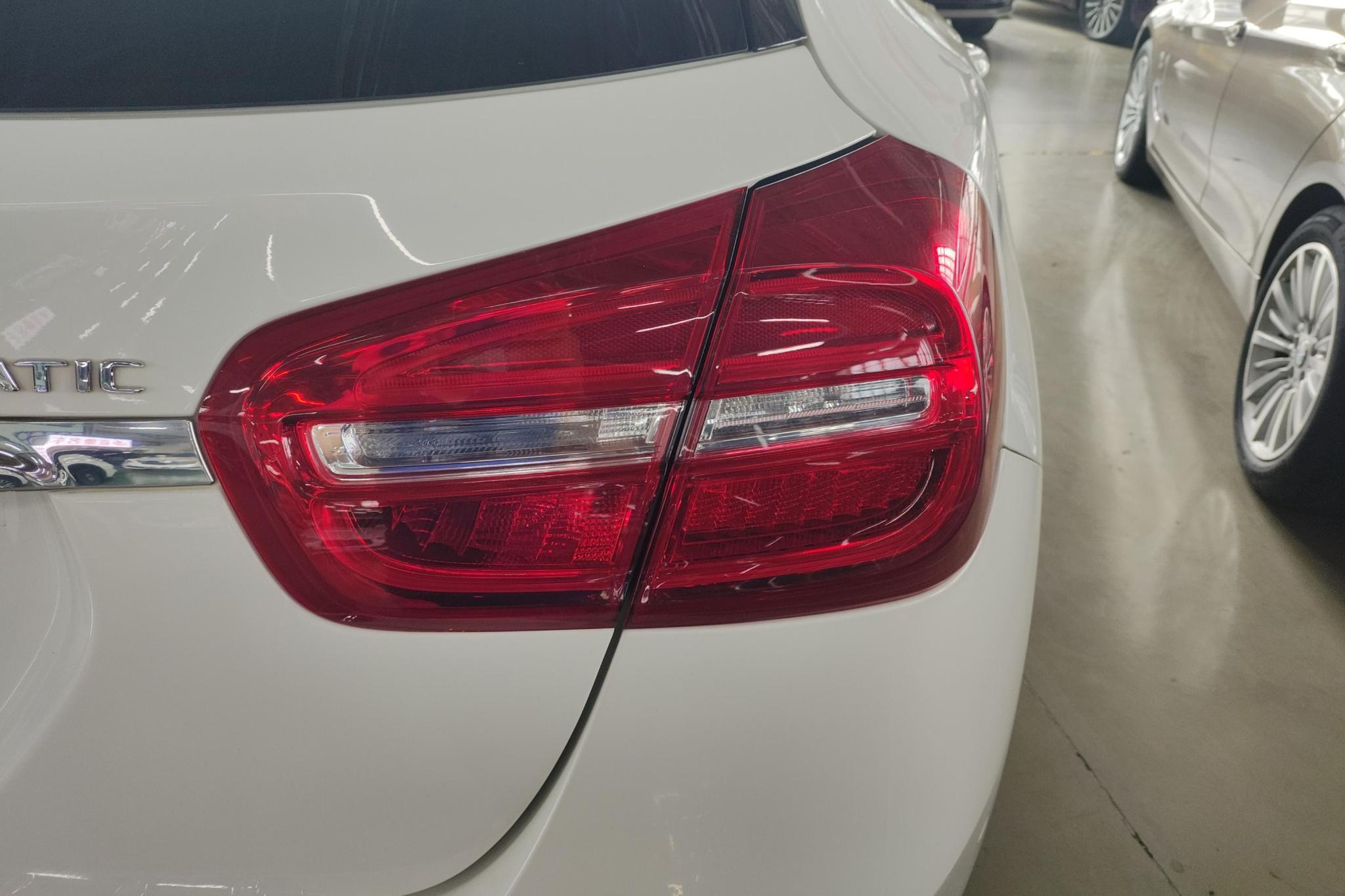 Mercedes-Benz GLA 2016 GLA 220 4MATIC Fashion
