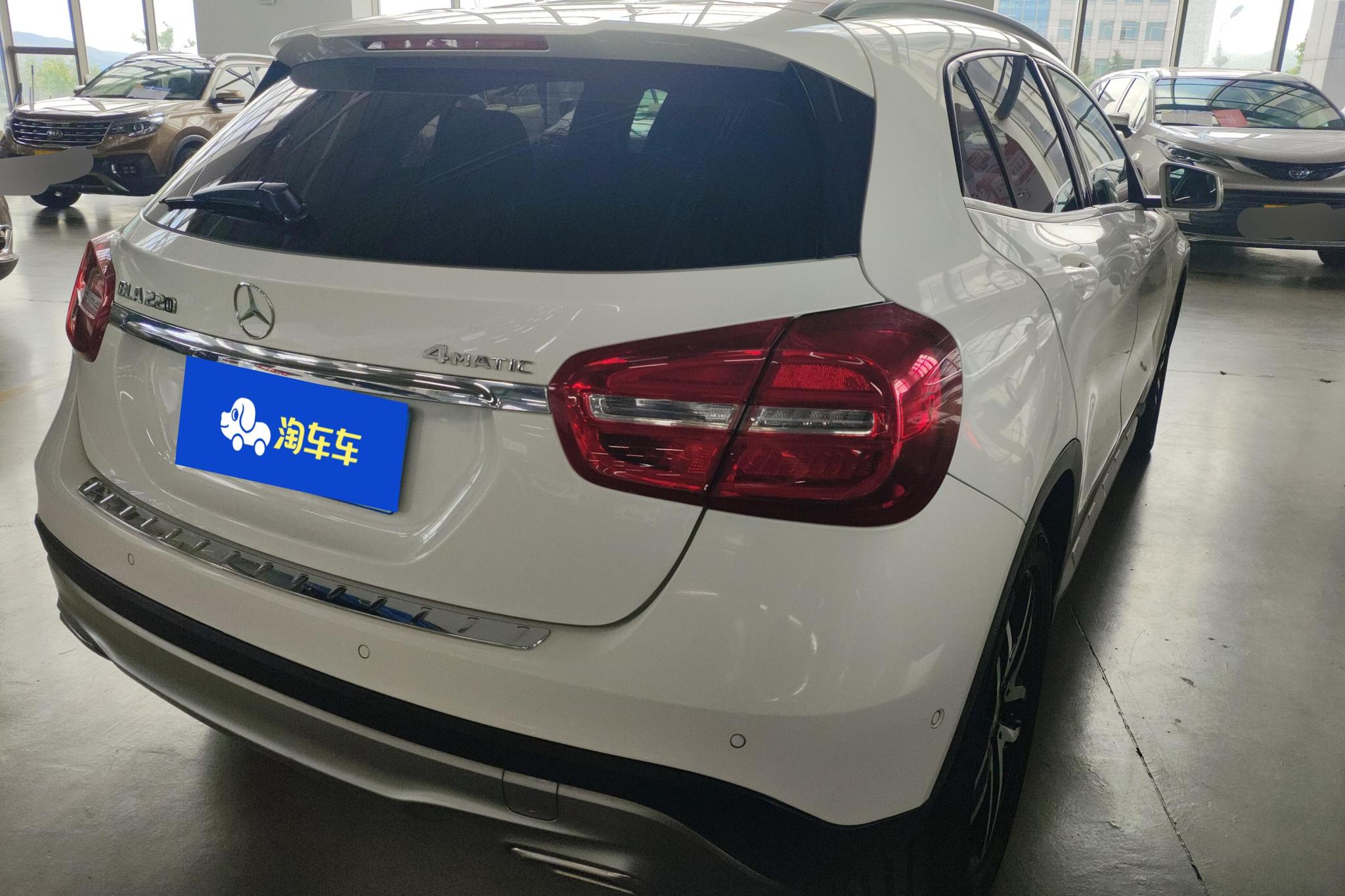 Mercedes-Benz GLA 2016 GLA 220 4MATIC Fashion