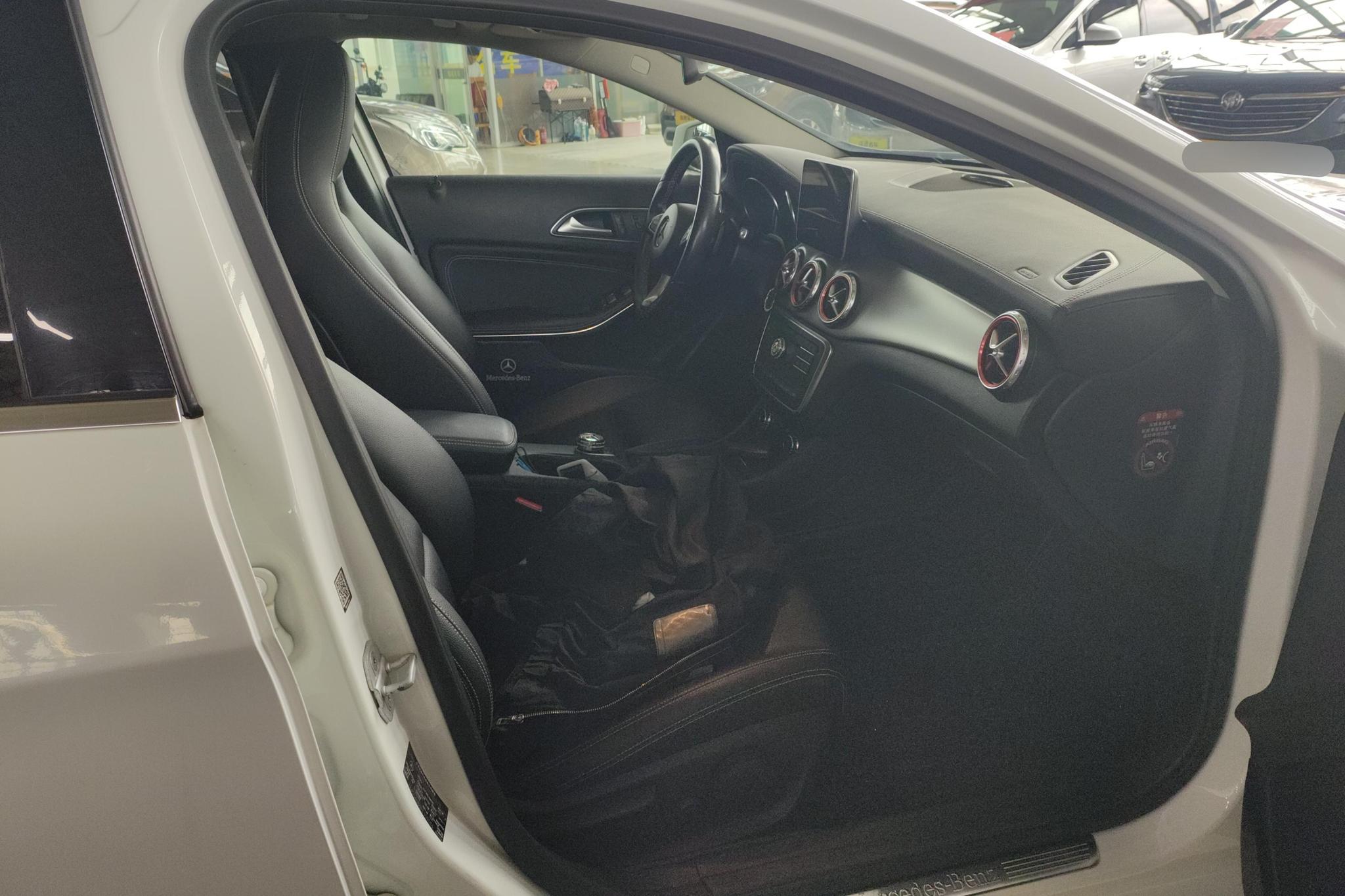 Mercedes-Benz GLA 2016 GLA 220 4MATIC Fashion
