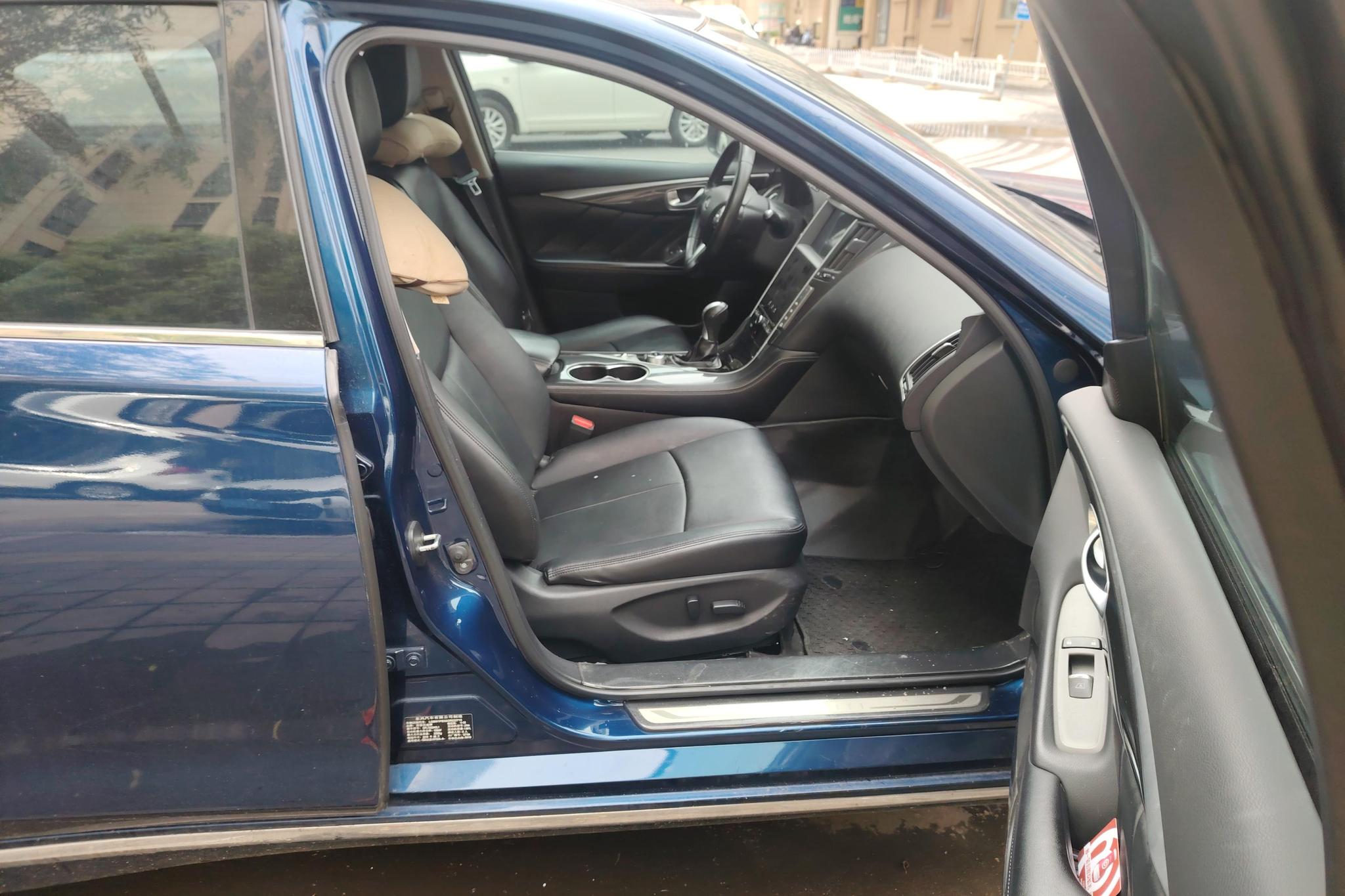 Infiniti Q50L 2016 2.0T Comfort