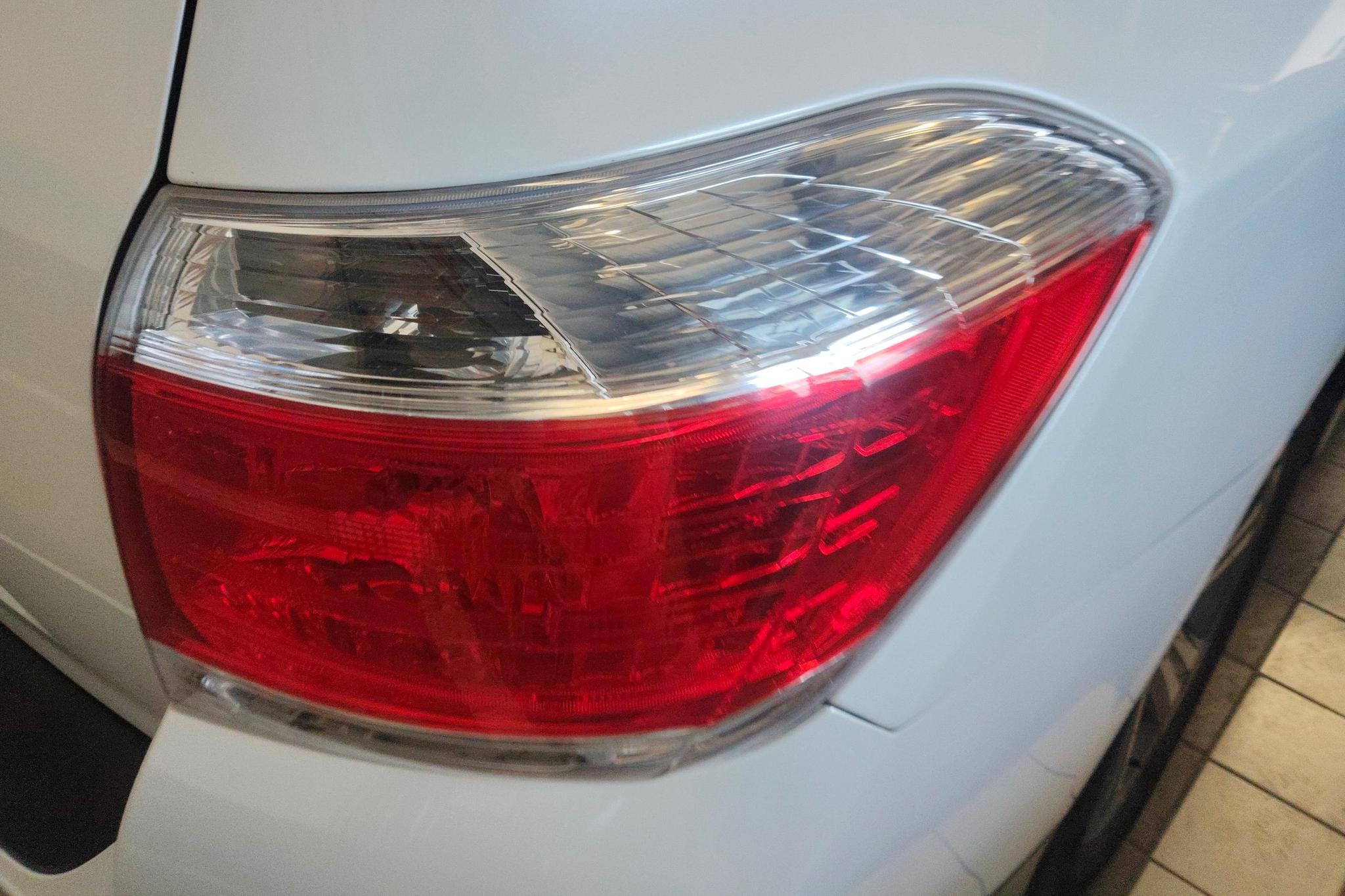 Toyota Highlander 2012 2.7L 7 мест Luxury