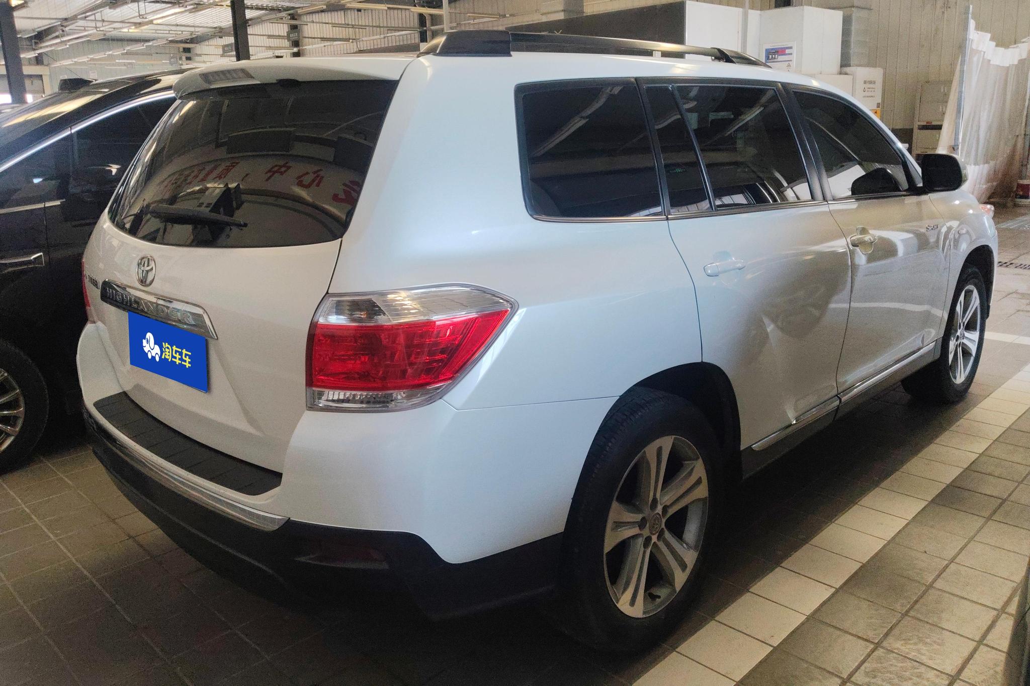 Toyota Highlander 2012 2.7L 7 мест Luxury