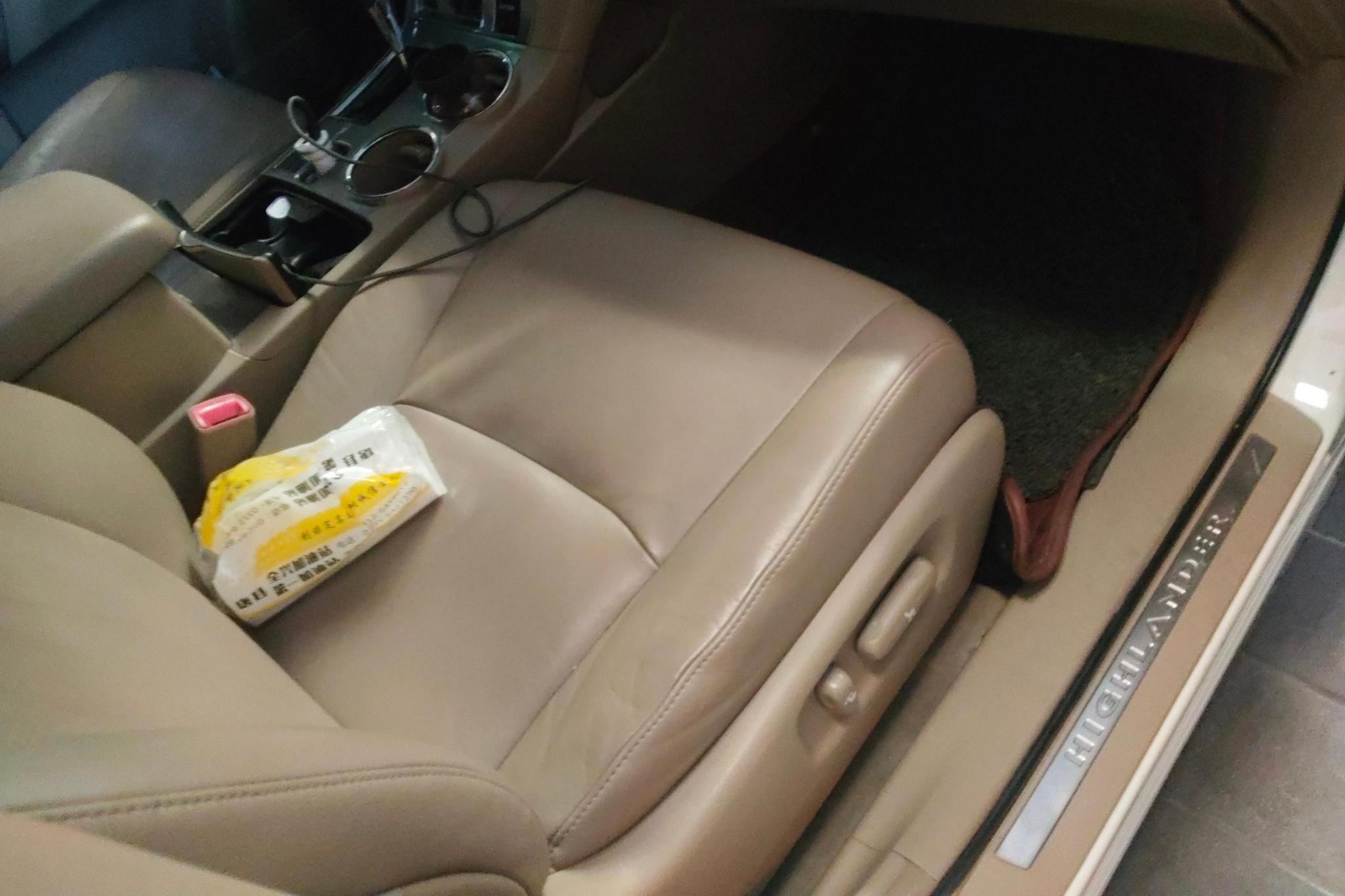 Toyota Highlander 2012 2.7L 7 мест Luxury