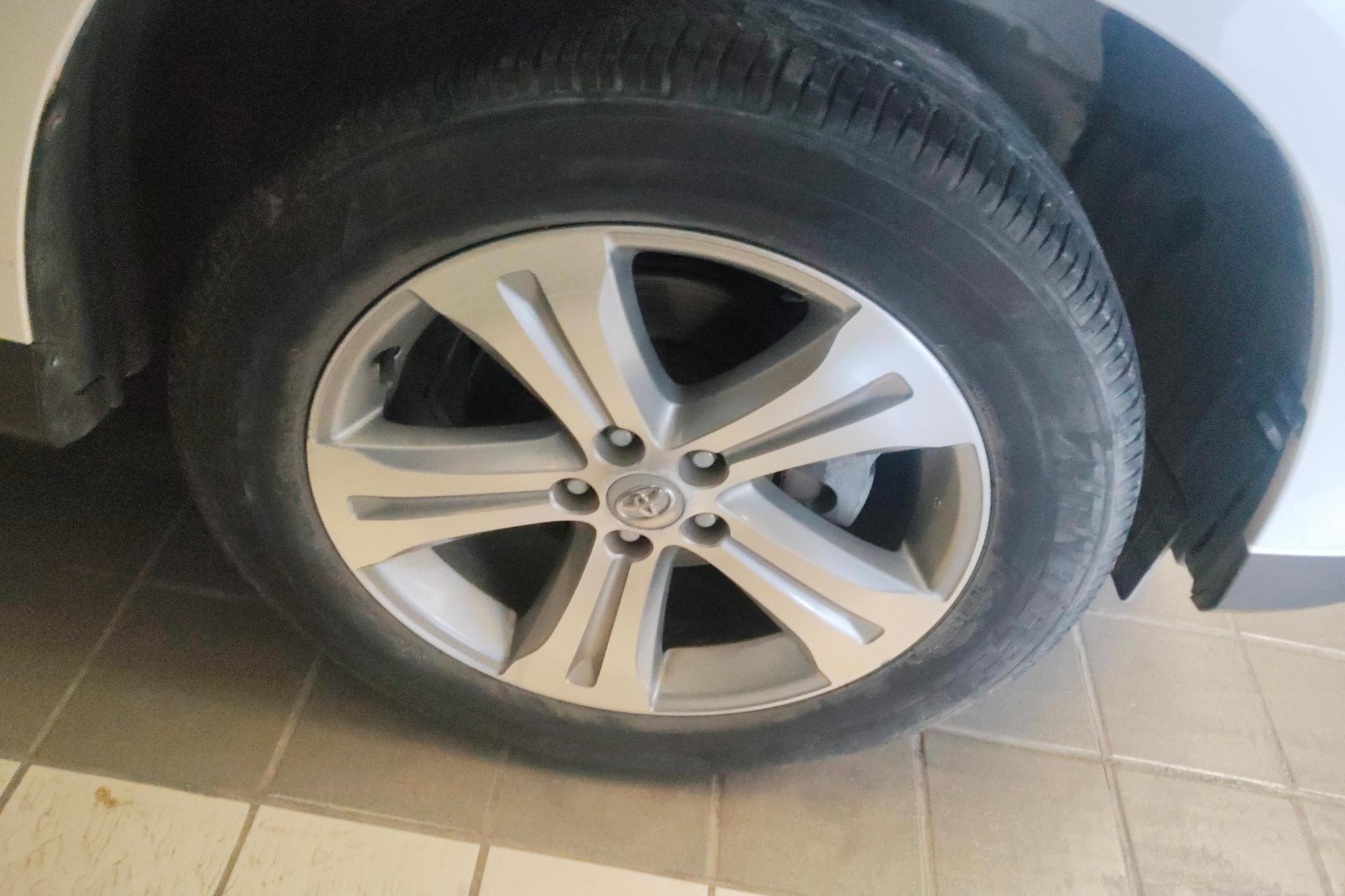 Toyota Highlander 2012 2.7L 7 мест Luxury