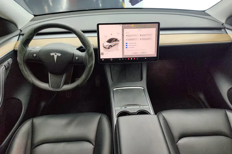 Tesla Model Y — фото 8