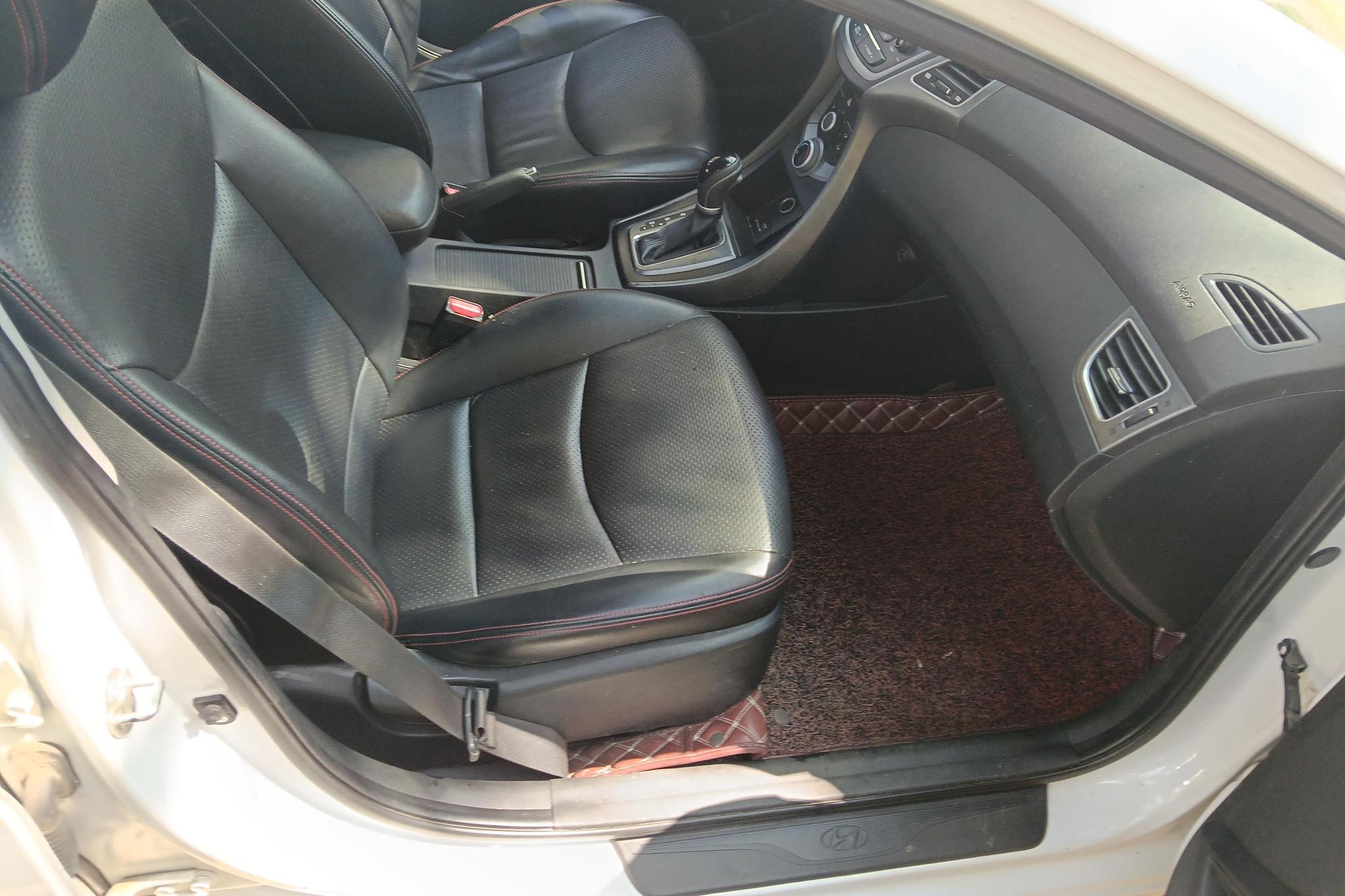 Hyundai Elantra 2016 1.6L AT