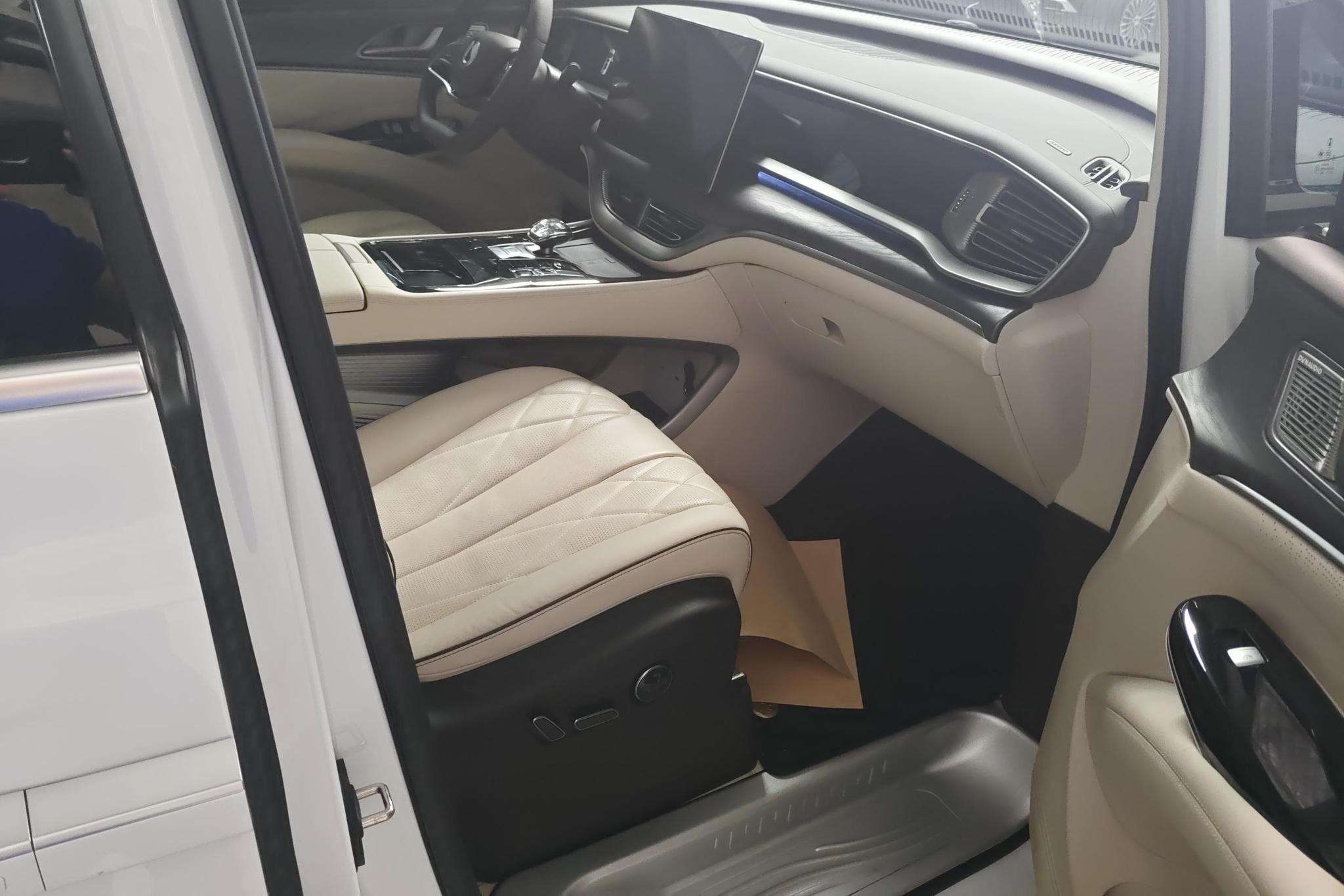 Denza D9 DM 2024 980 Luxury