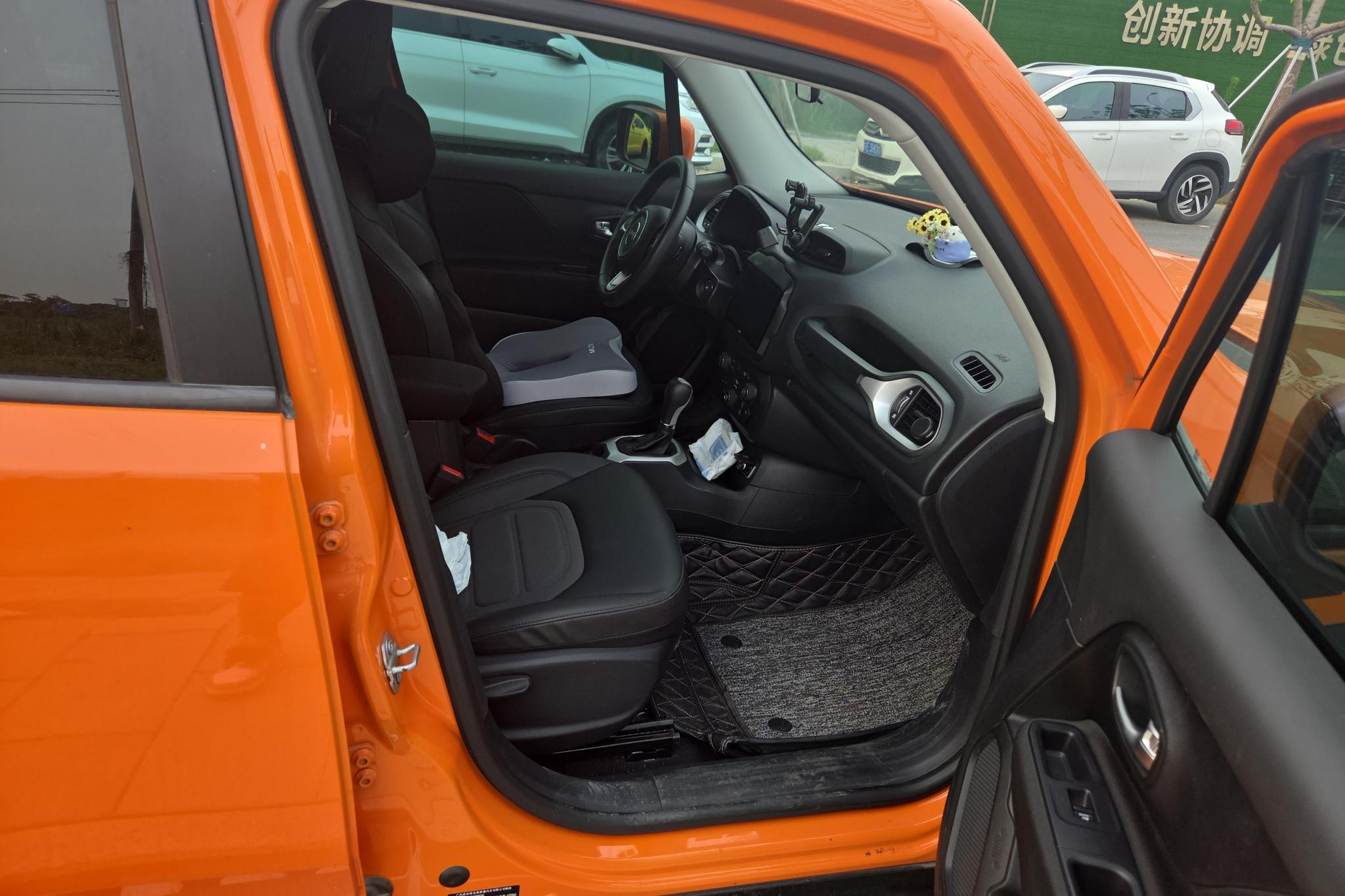 Jeep Renegade 2019 220T AT Lead