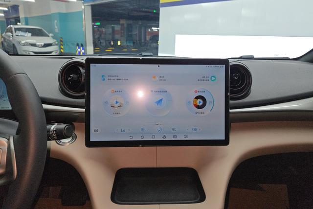 2025 BYD Dolphin thumbnail 5