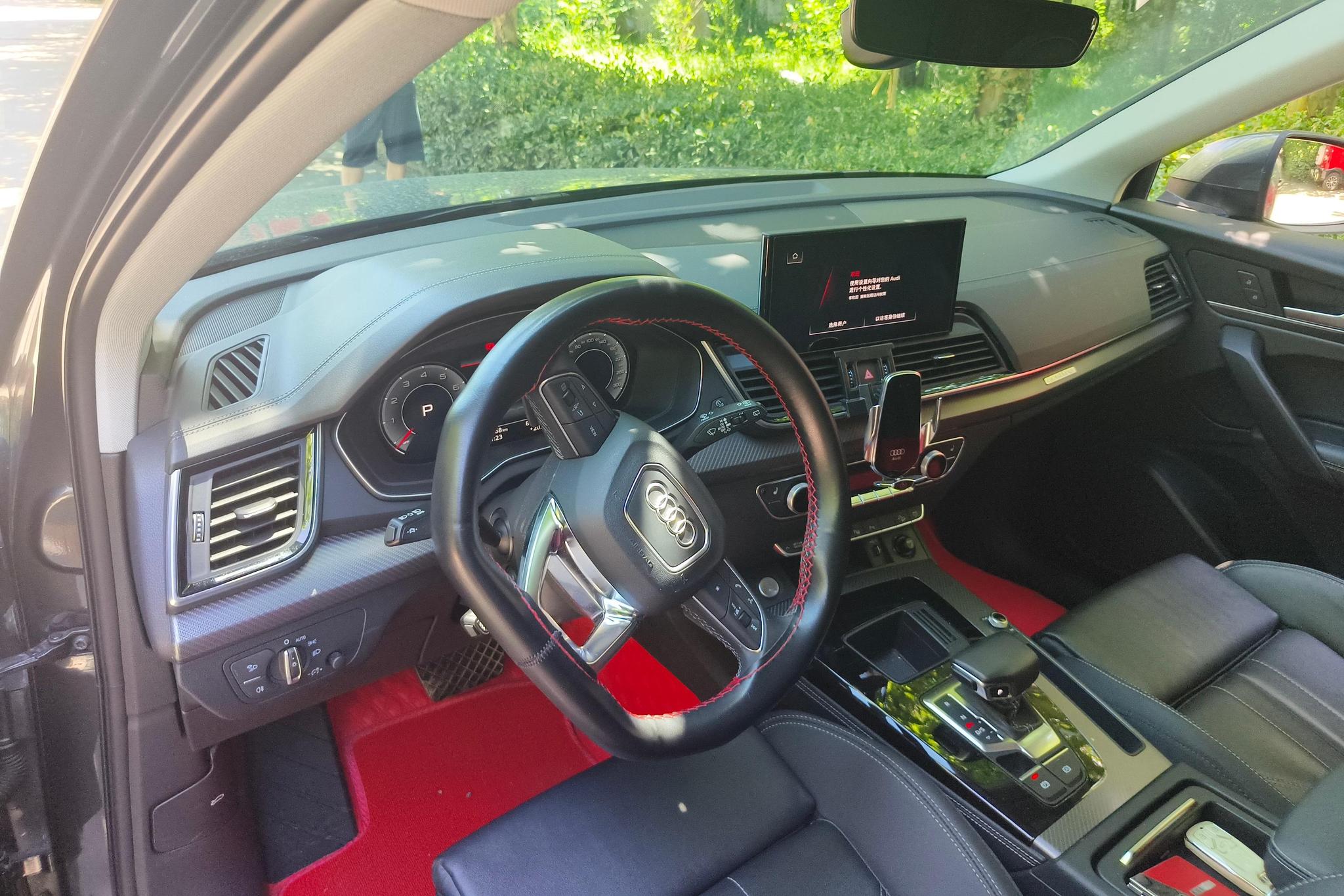 Audi Q5L 2021 Темно-серый из Китая, фото 3