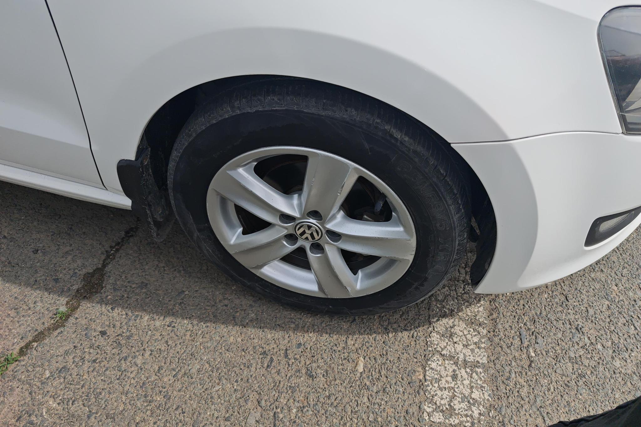 Volkswagen Polo 2011 1.4L AT