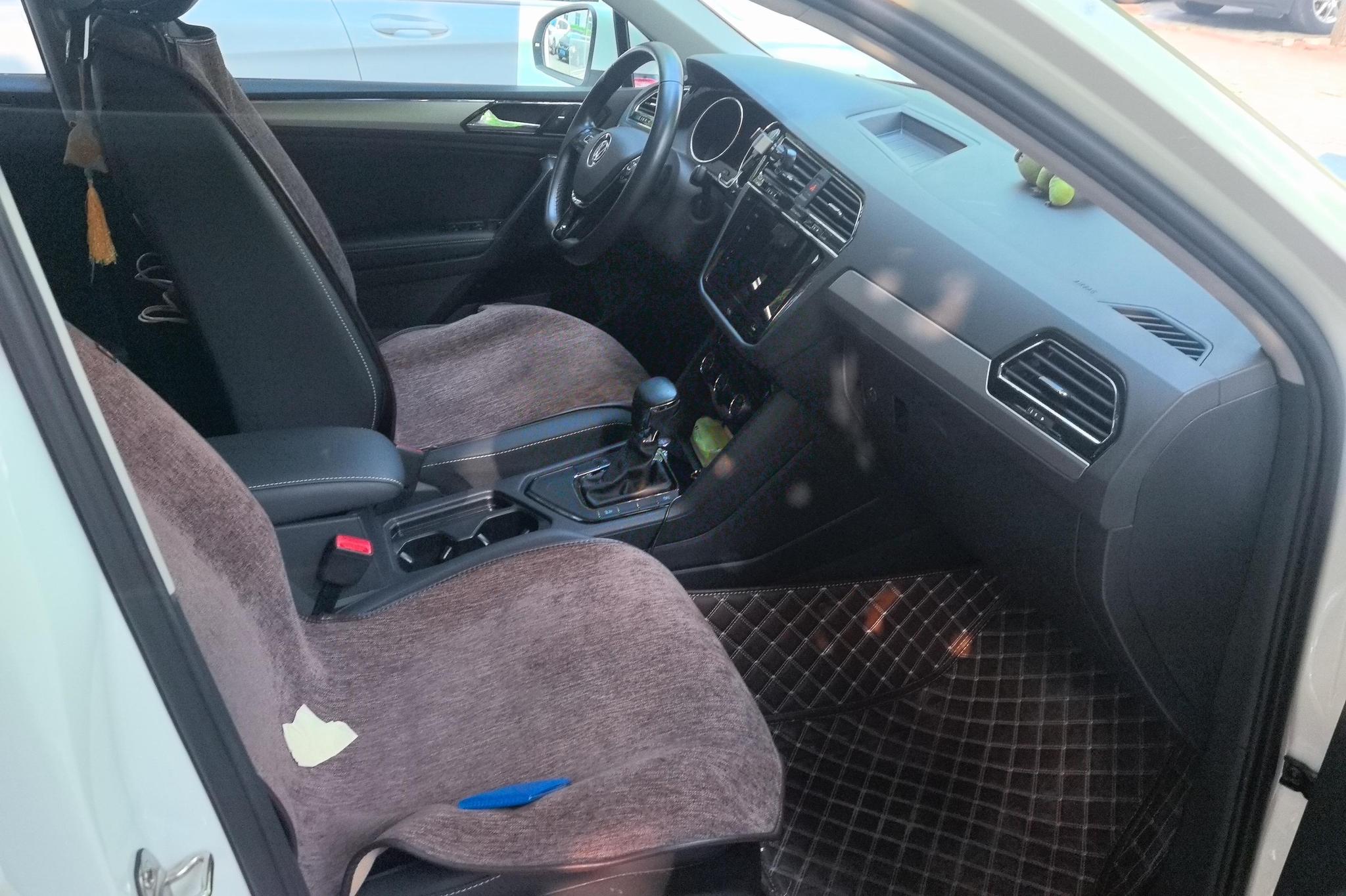 Volkswagen Tiguan L L 2020 330TSI AT Comfort V