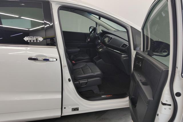 Honda Odyssey 2018 — фото 16