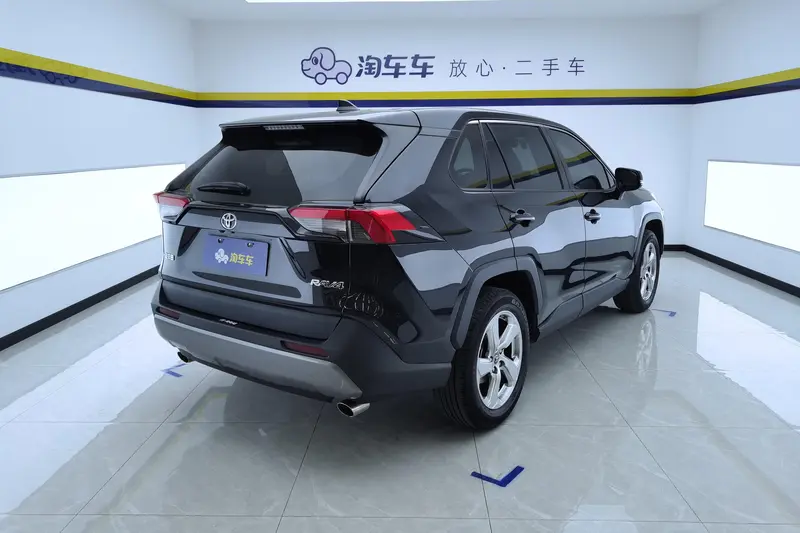 Toyota RAV4 — фото 3