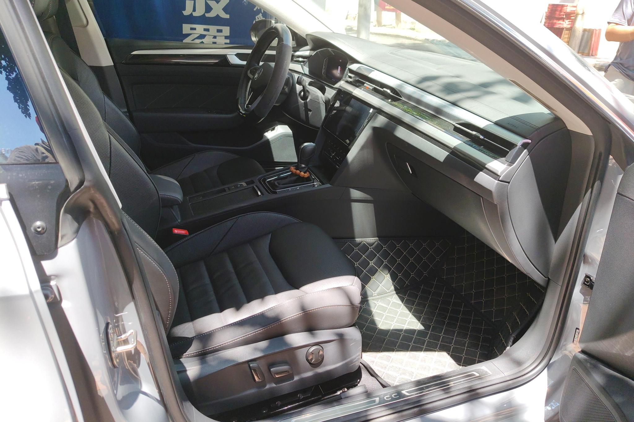 Volkswagen CC 2022 Темно-серый из Китая, фото 2