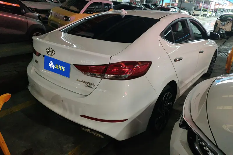 Hyundai Elantra — фото 3