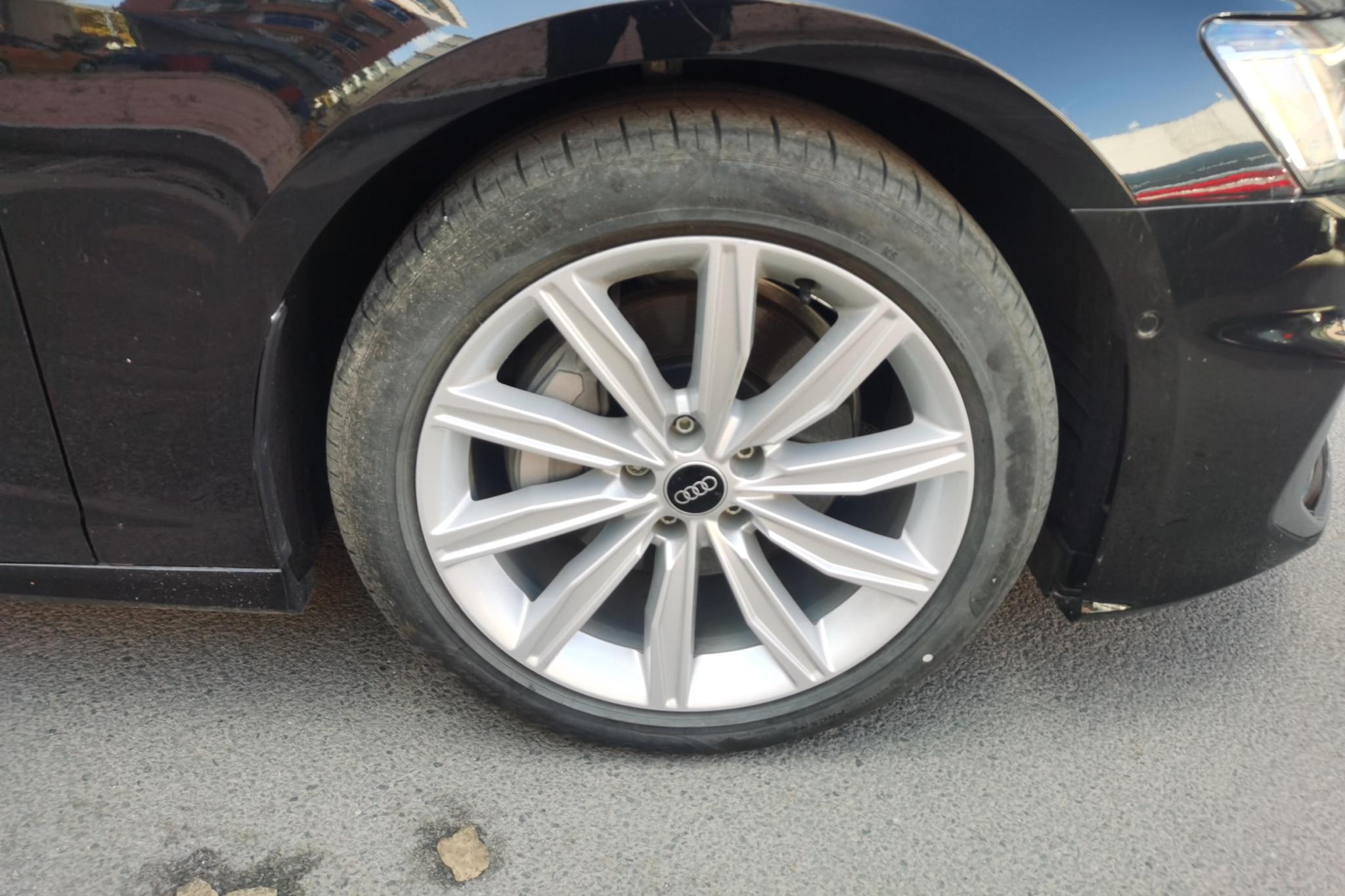 Audi A6L 2021 Черный из Китая, фото 3