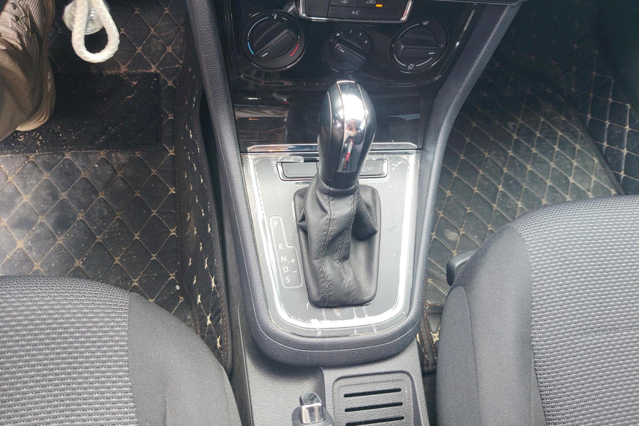 Volkswagen Bora id 4439423 из Китая 13