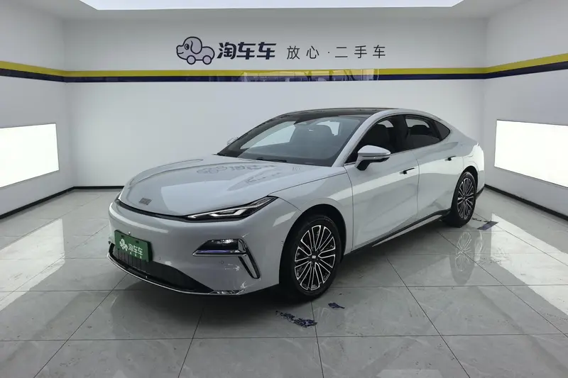 Geely Galaxy Galaxy 8 PHEV 130km EM-i Premium Plus