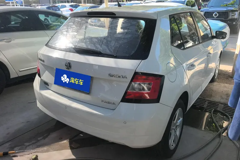 Skoda Fabia — фото 3
