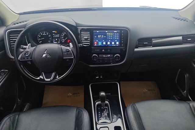 Mitsubishi Outlander 2019 — фото 13