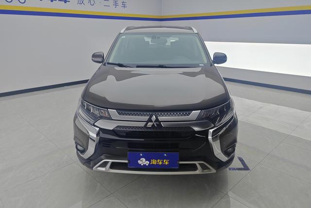 Mitsubishi Outlander 2019 — фото 2