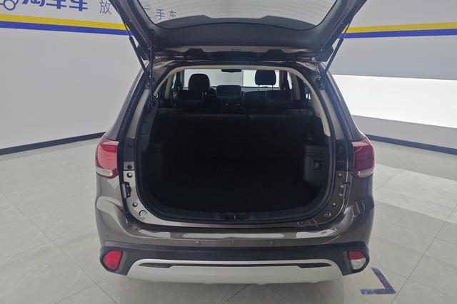 Mitsubishi Outlander 2019 — фото 17