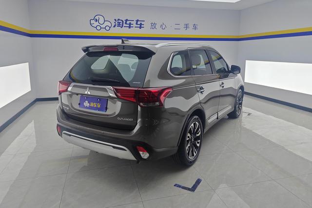 Mitsubishi Outlander 2019 — фото 3