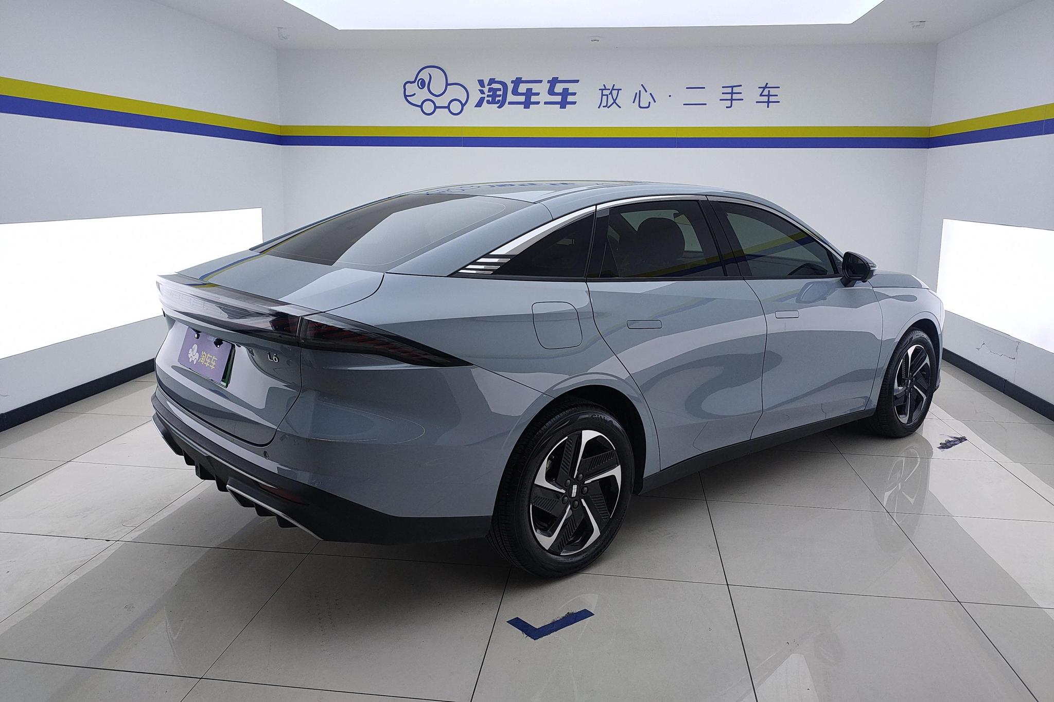 Geely Galaxy Galaxy L6 L6 2024 1.5T DHT 60km PLUS