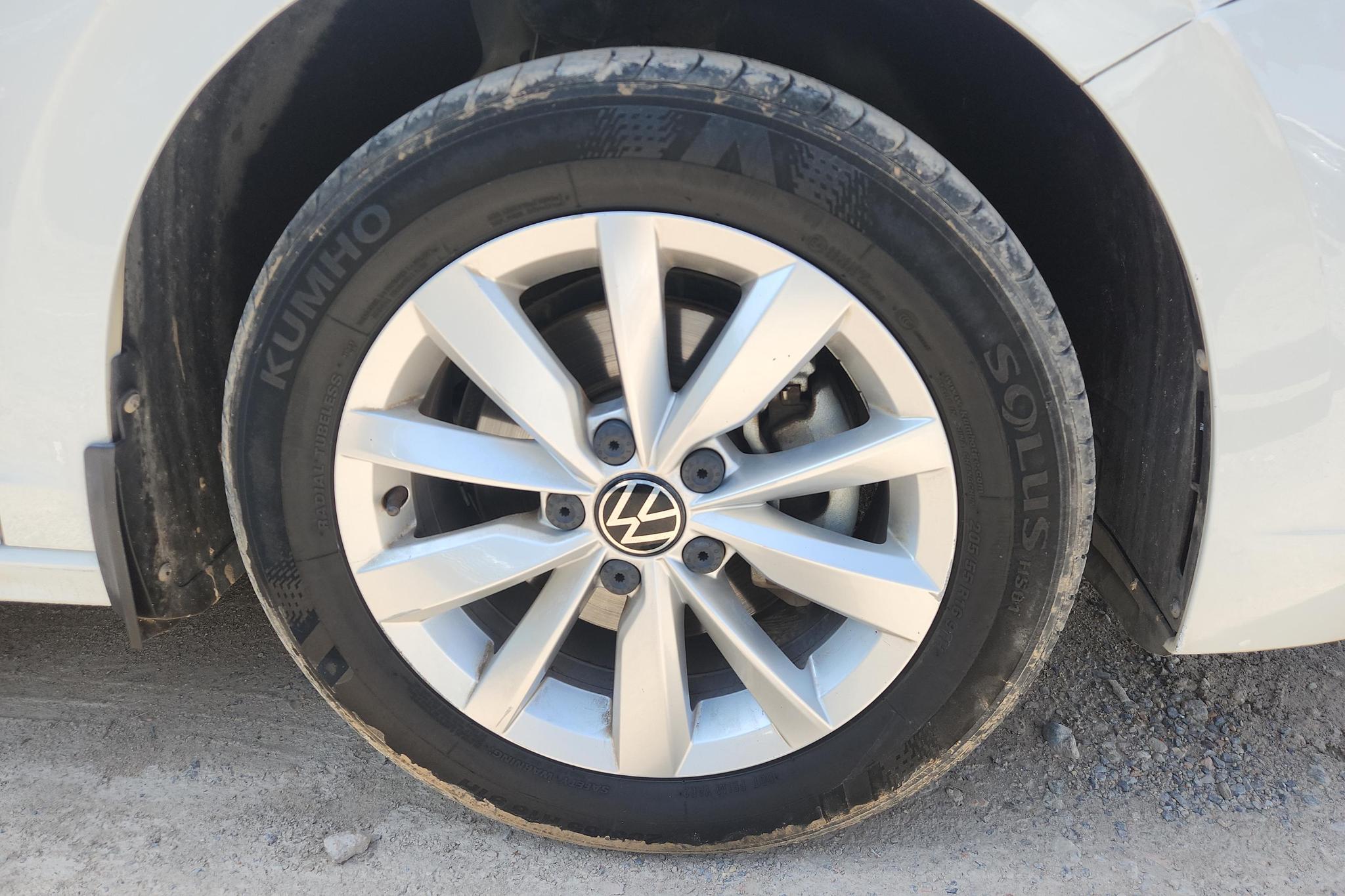 Volkswagen Bora id 4439426 из Китая 12