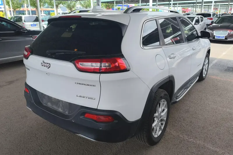Jeep Cherokee — фото 3