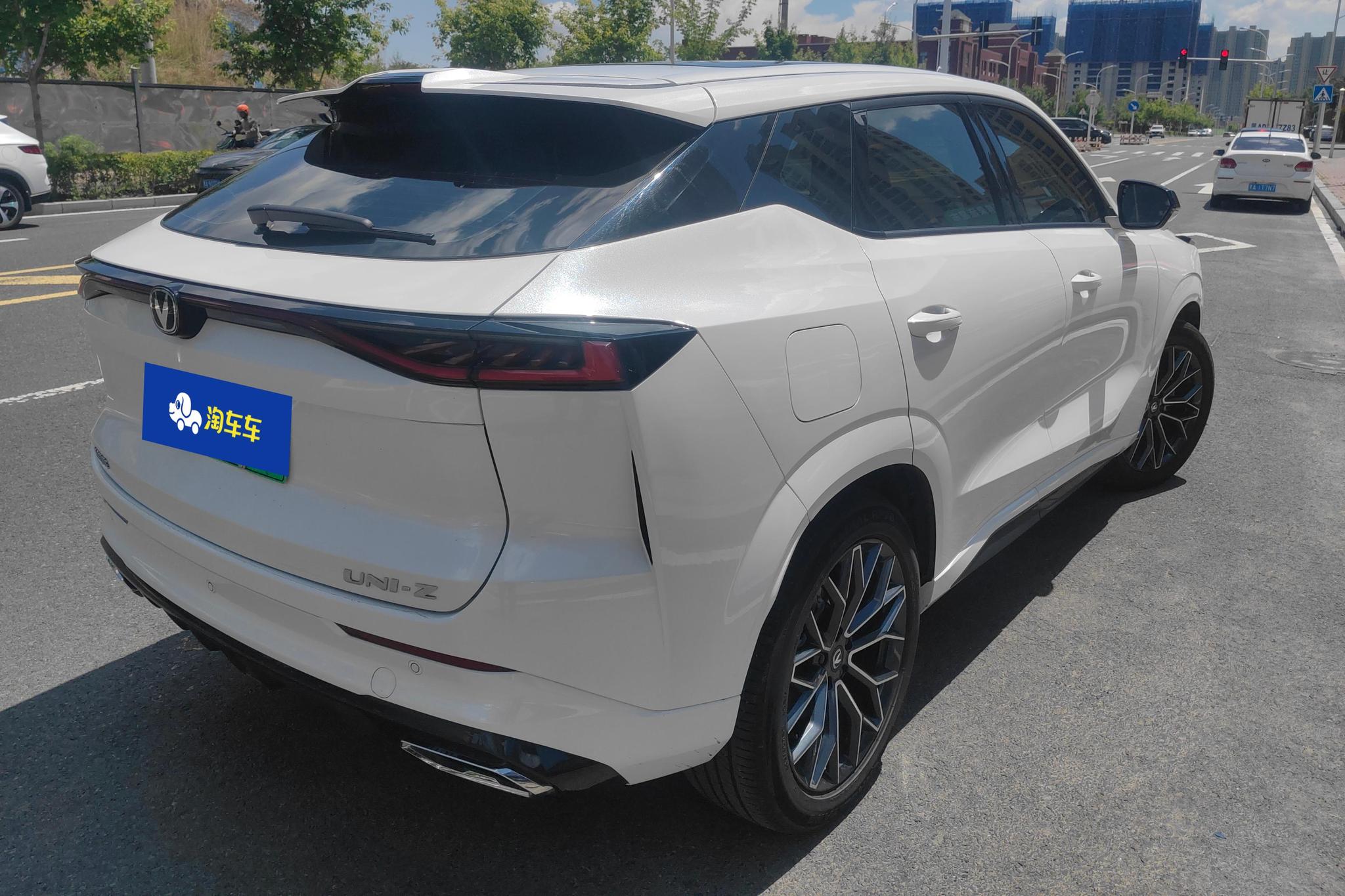 Chang'an UNI-Z PHEV 2024 Белый из Китая, фото 3