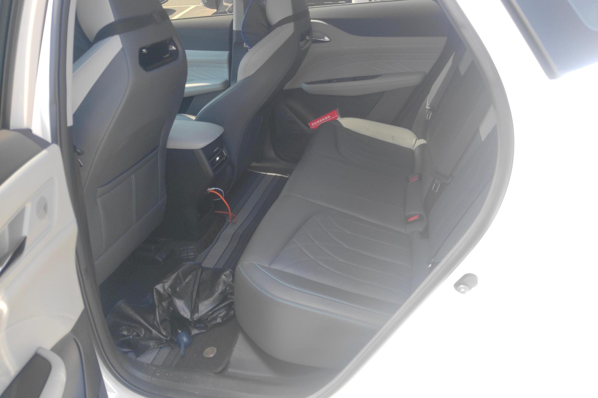 Chang'an UNI-Z PHEV id 4439914 из Китая 9