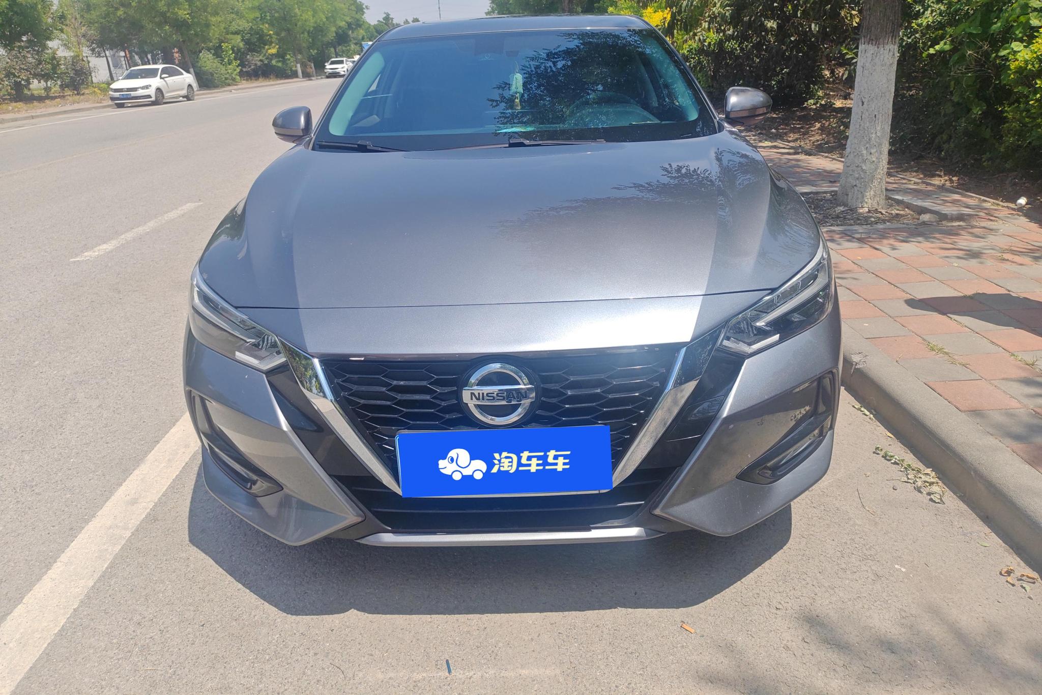 Nissan Xuan Yi 2020 Темно-серый из Китая