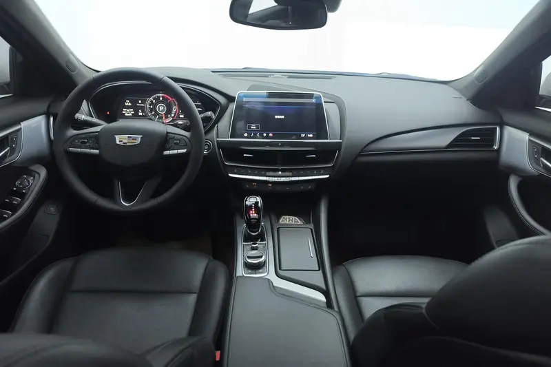 Cadillac CT5 — фото 9